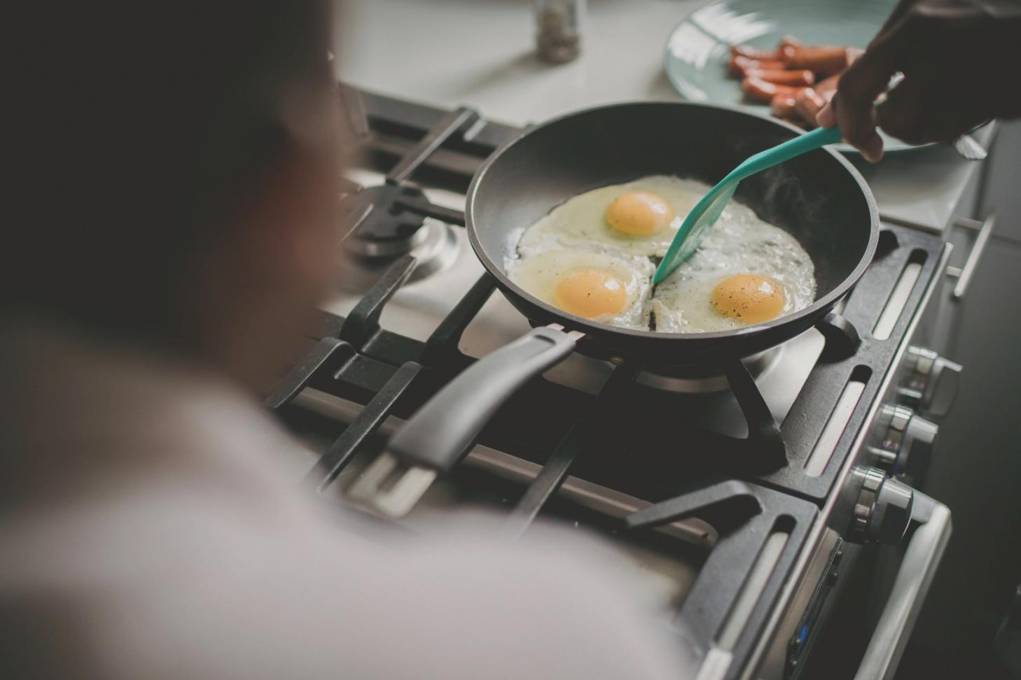 Hands-on demonstration of vacuum sealing methods for optimal results